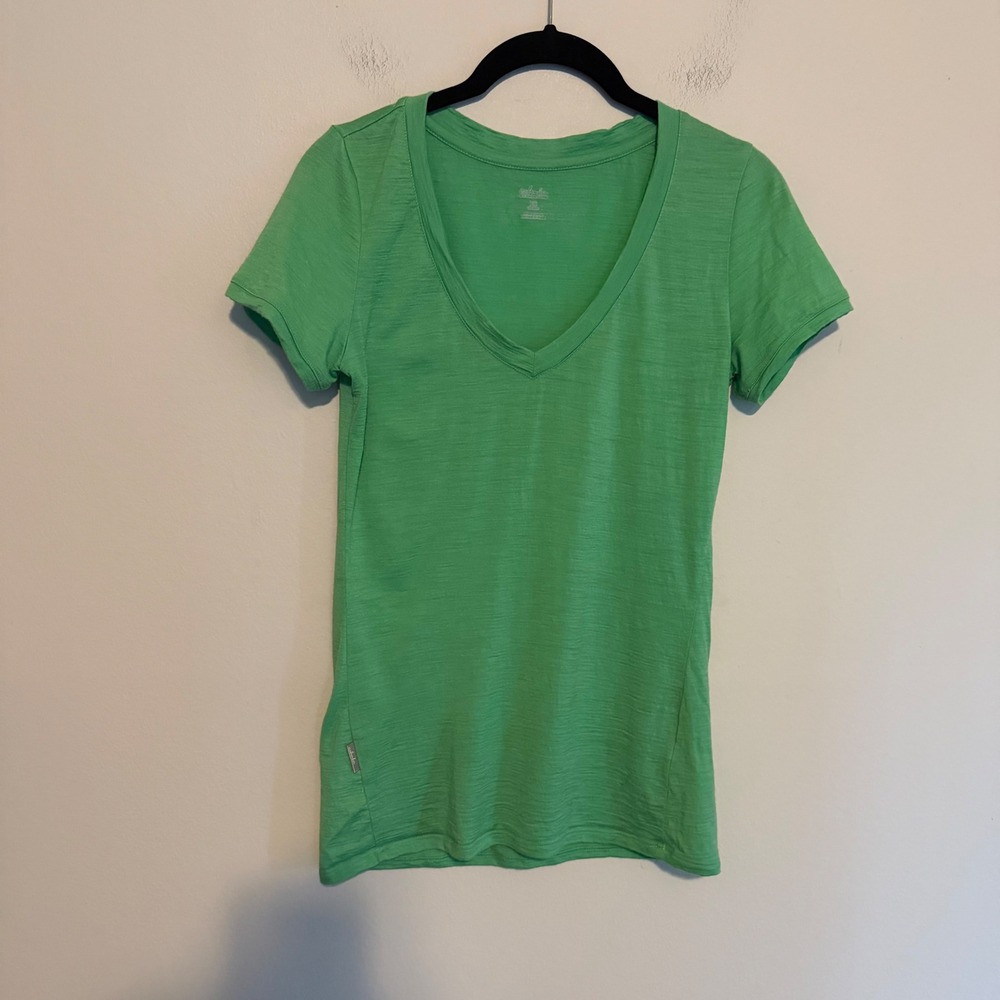 Icebreaker base layer t shirt merino XS green v neck outdoor gorpcore hiking